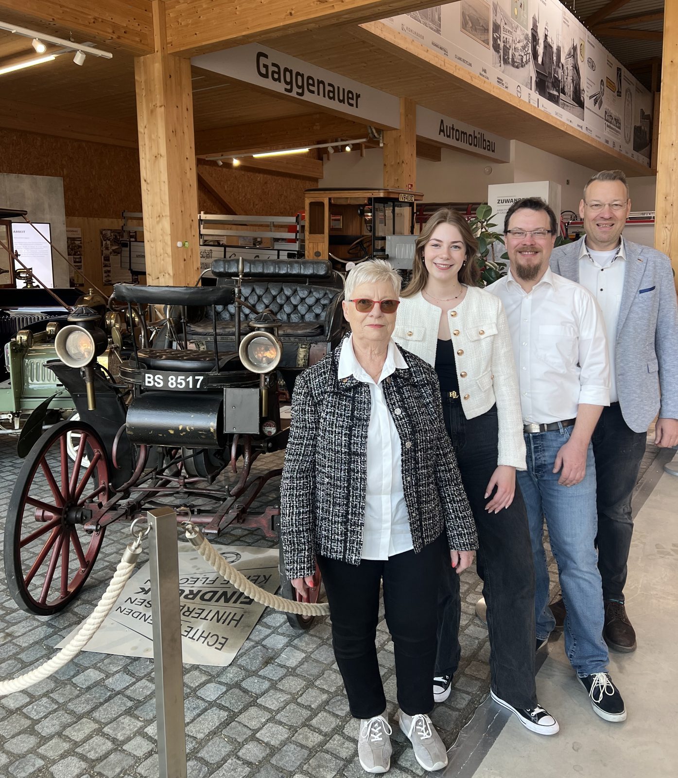 Von links: Edeltraud Holl, Romy Holl, Sebastian Holl und Dirk Holl im Gaggenauer Automobilmuseum