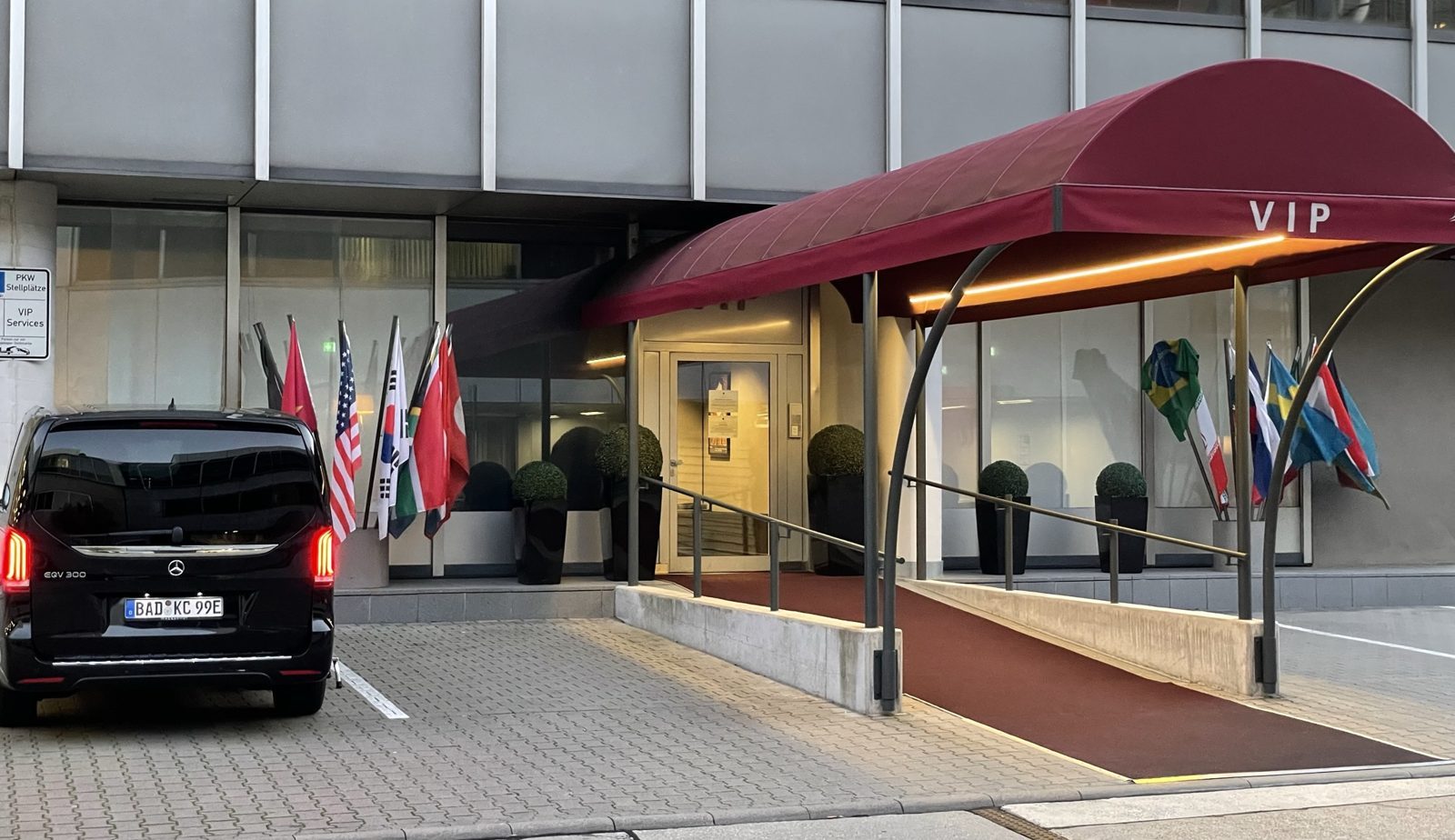 VIP-Terminal am Flughafen Frankfurt mit rotem Teppich